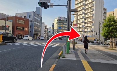 大きな交差点を右折します